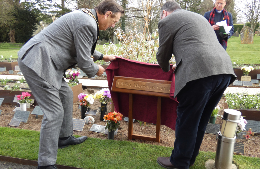 South Swindon MP Robert Buckland unveiling the new Jubilee Memorial Plaque at Christ Church 