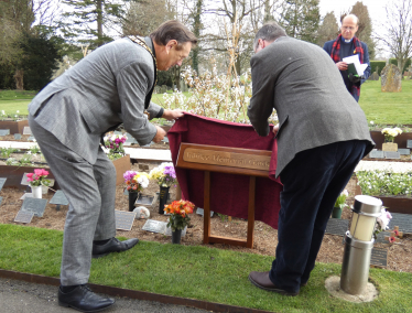 South Swindon MP Robert Buckland unveiling the new Jubilee Memorial Plaque at Christ Church 